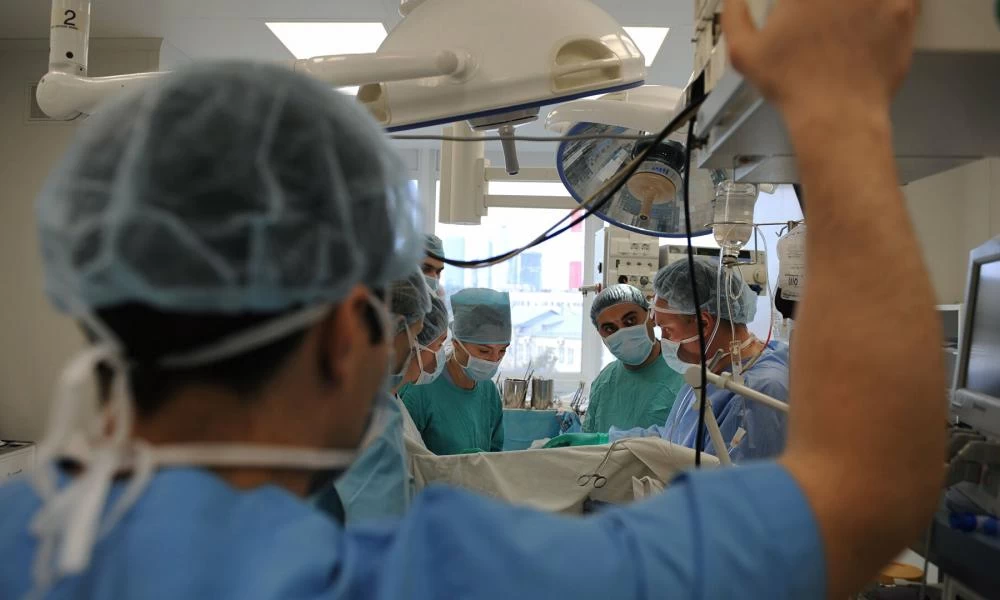 Ιαπωνία : Πρώτη μεταμόσχευση πνεύμονα από ζωντανό δότη σε ασθενή με κορονoϊό